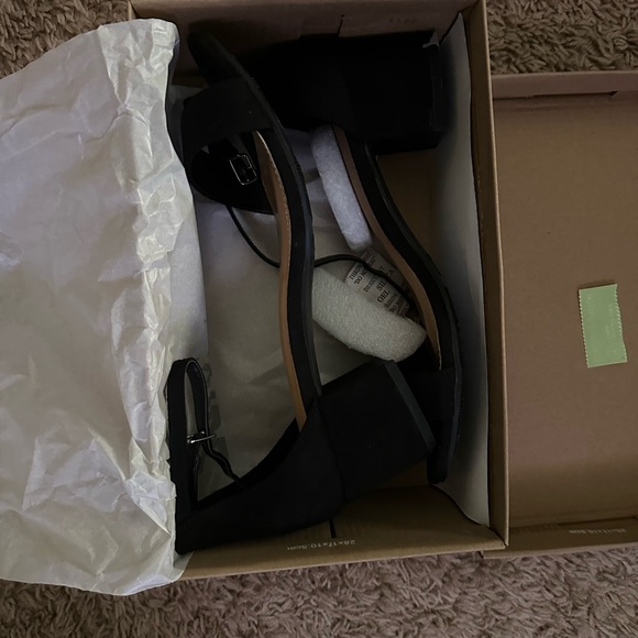 Cushionaire Heels - Picture 5 of 8